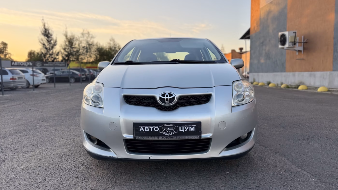 Toyota Auris фото 3