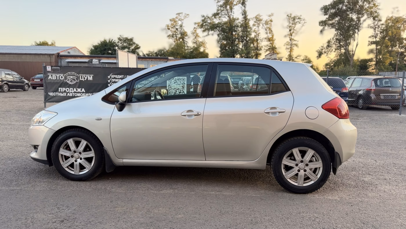 Toyota Auris фото 14