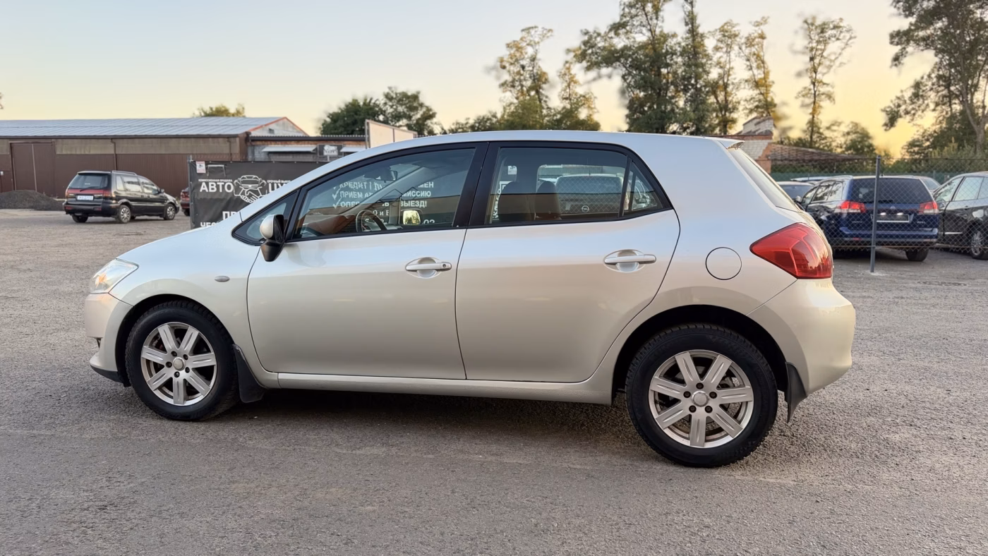 Toyota Auris фото 15