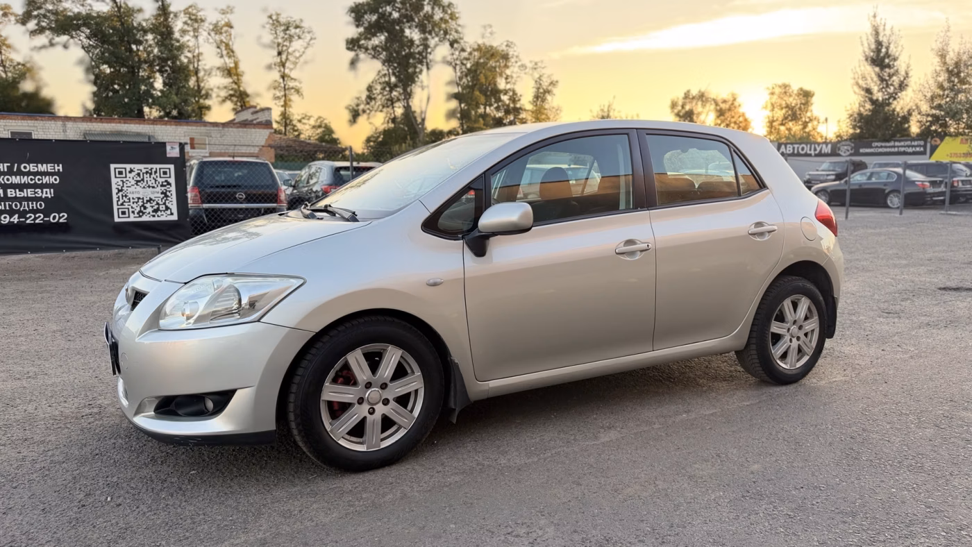 Toyota Auris фото 16