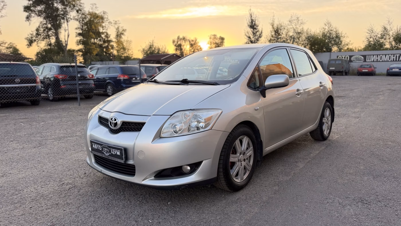 Toyota Auris фото 17