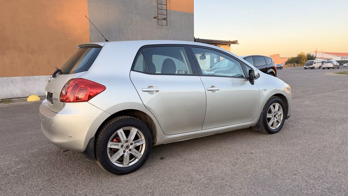 Toyota Auris фото 8