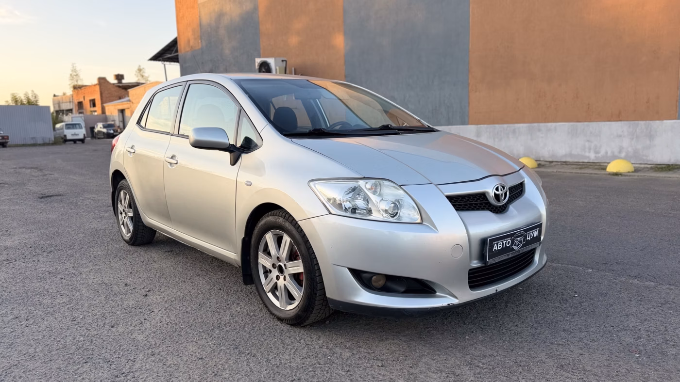Toyota Auris фото 4