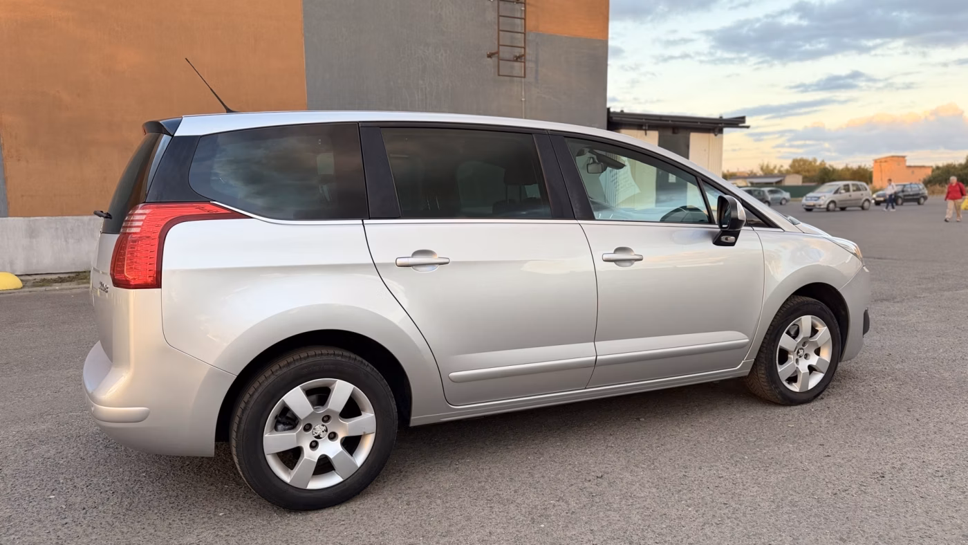 Peugeot 5008 фото 6