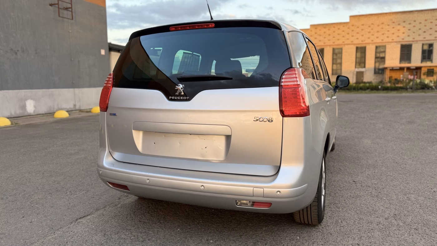 Peugeot 5008 фото 8