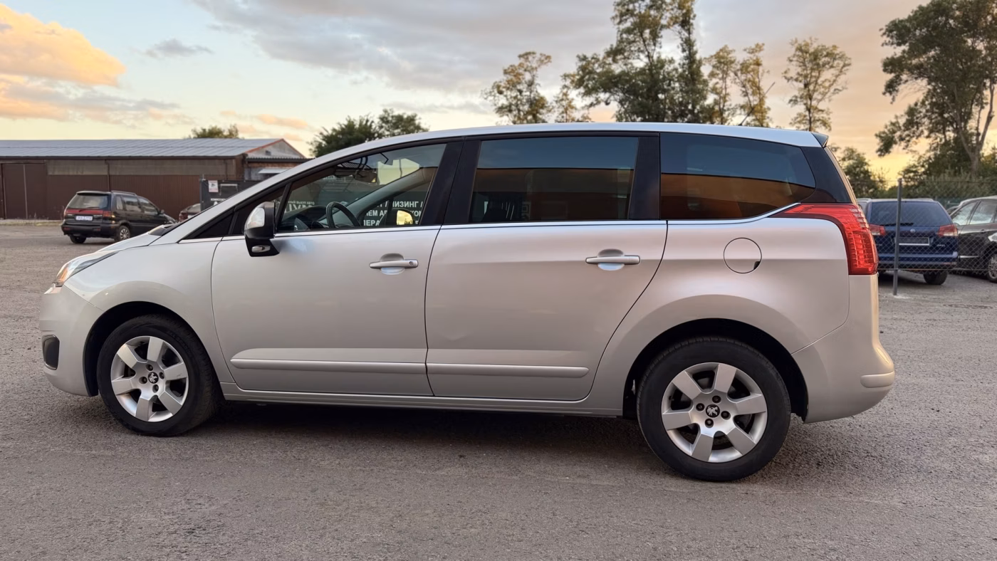 Peugeot 5008 фото 12