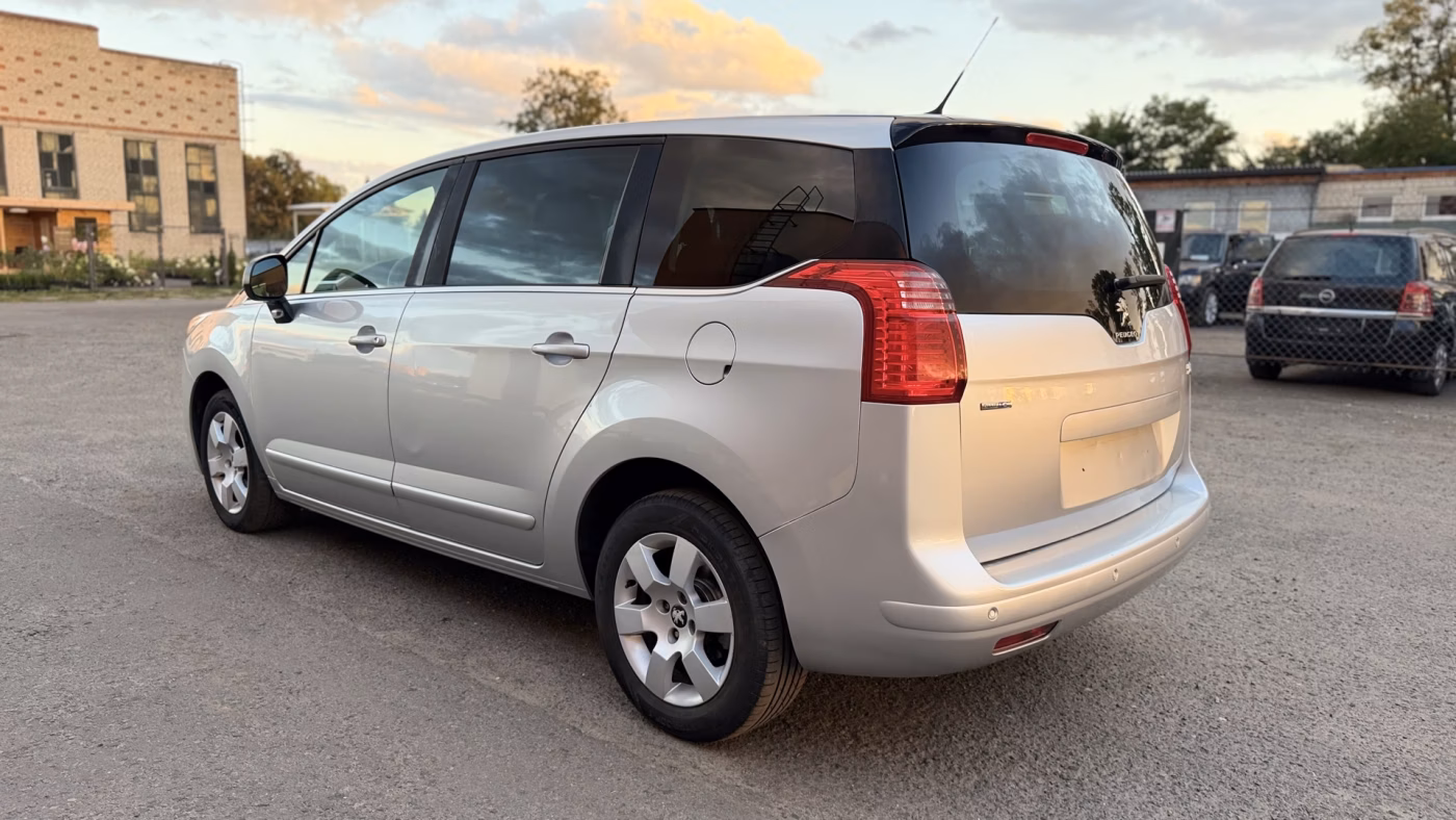 Peugeot 5008 фото 10