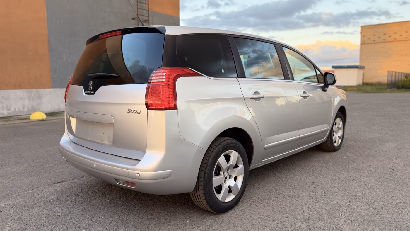 Peugeot 5008 фото 7