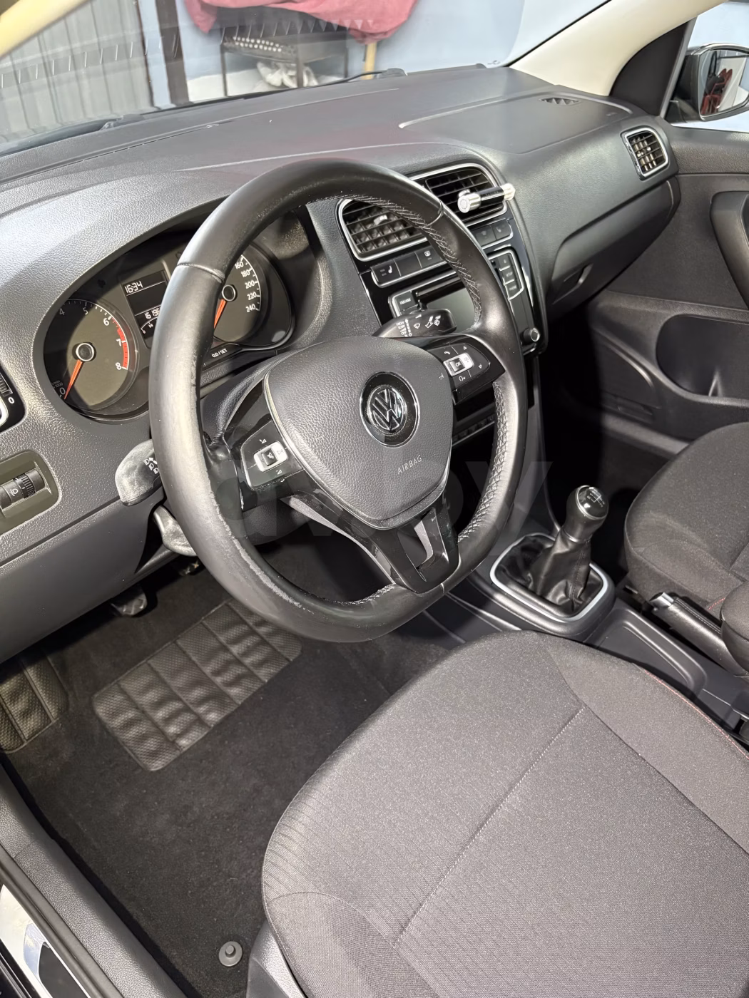 Volkswagen Polo Sedan фото 2