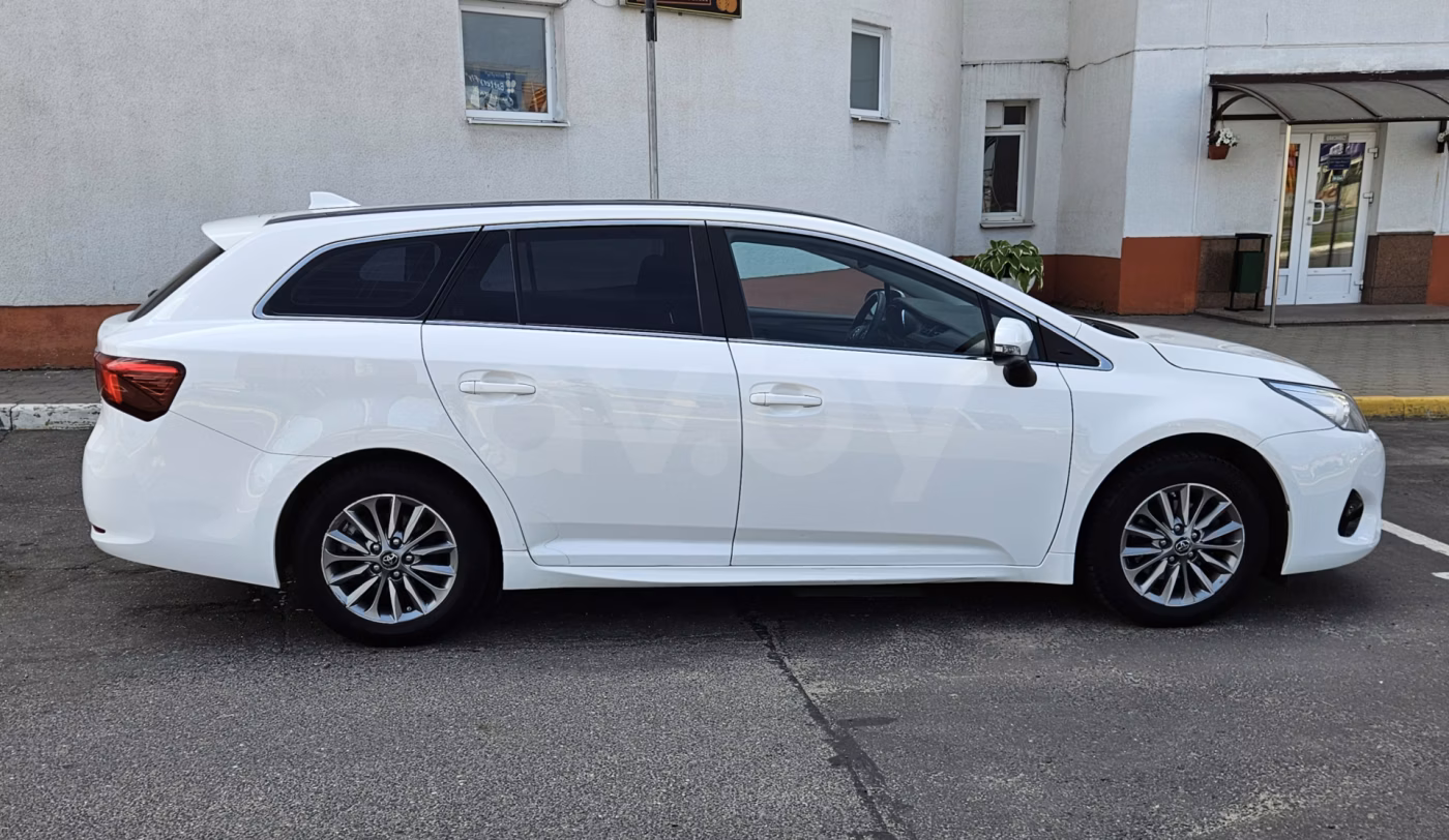 Toyota Avensis фото 7
