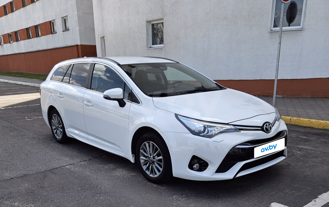 Toyota Avensis фото 4