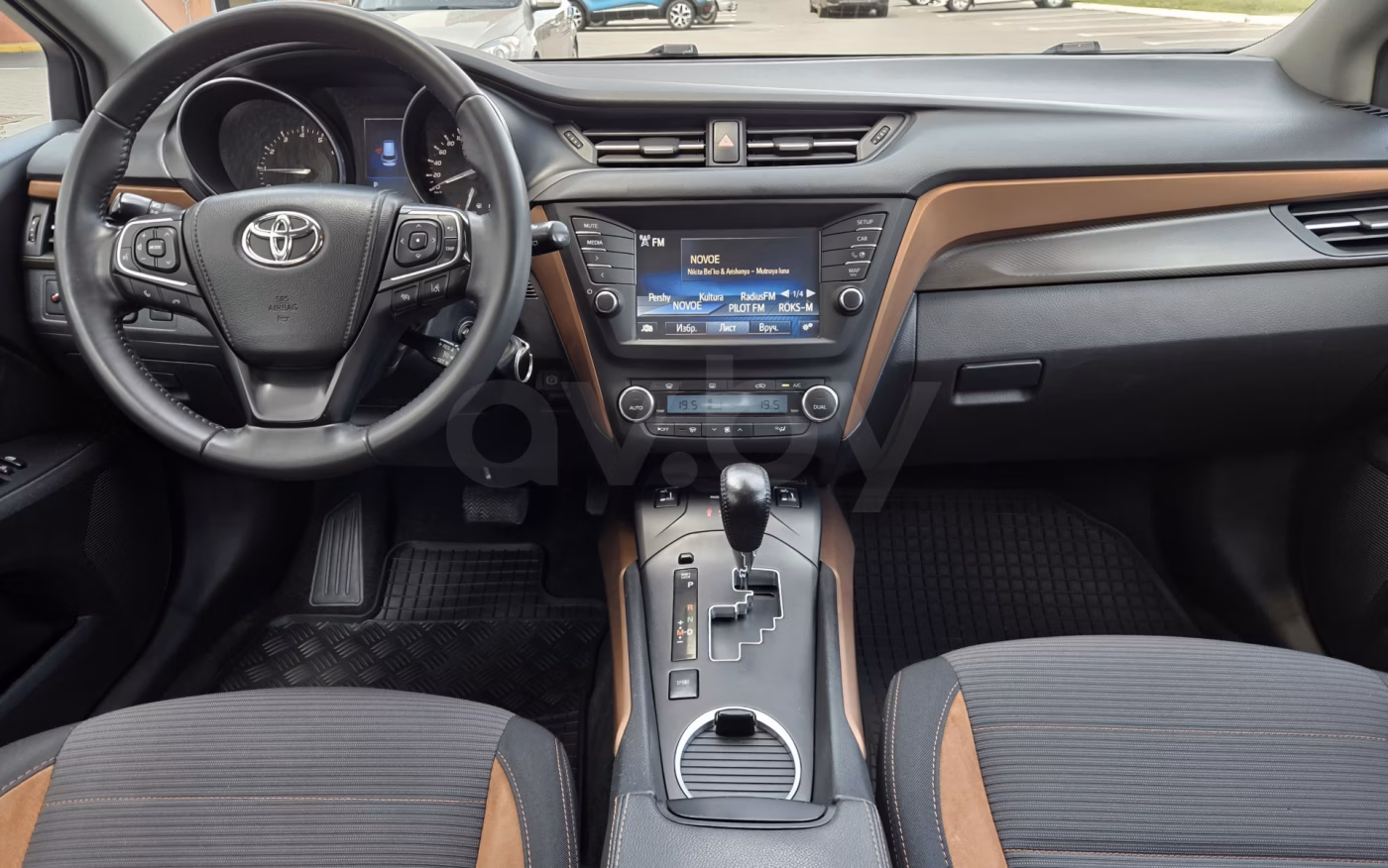 Toyota Avensis фото 12