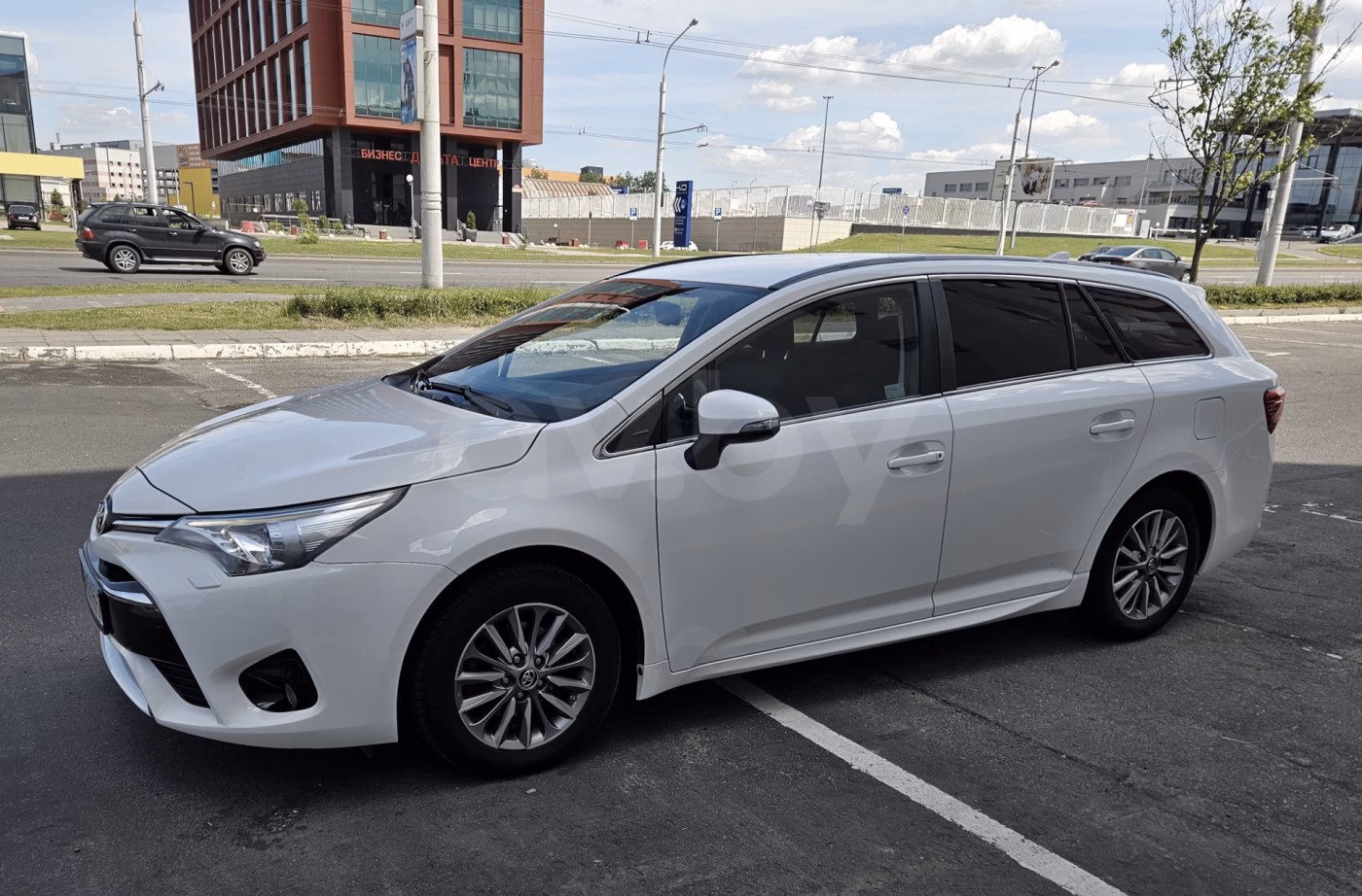 Toyota Avensis фото 3