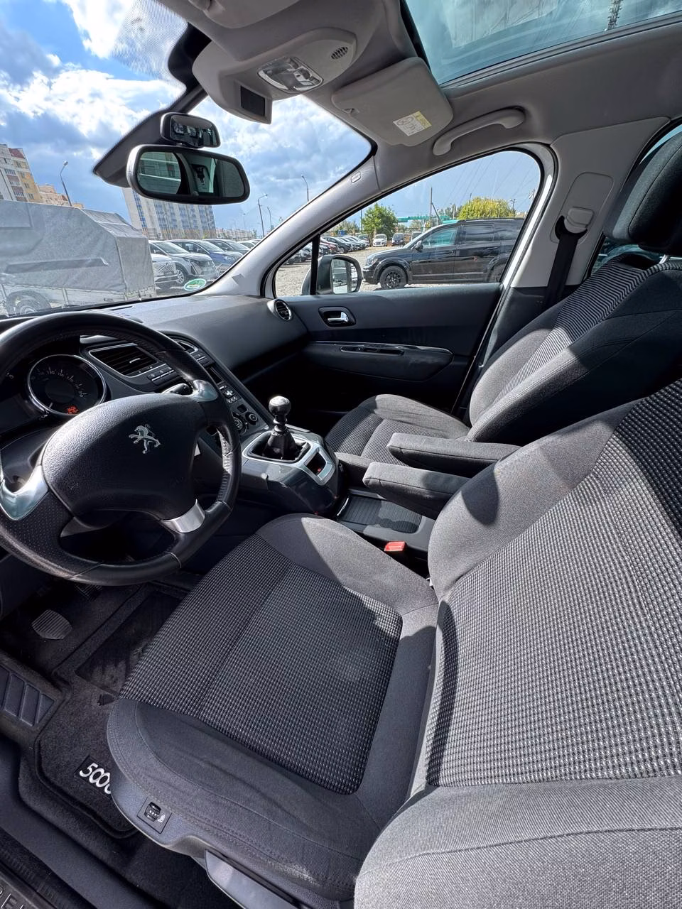Peugeot 5008 фото 10