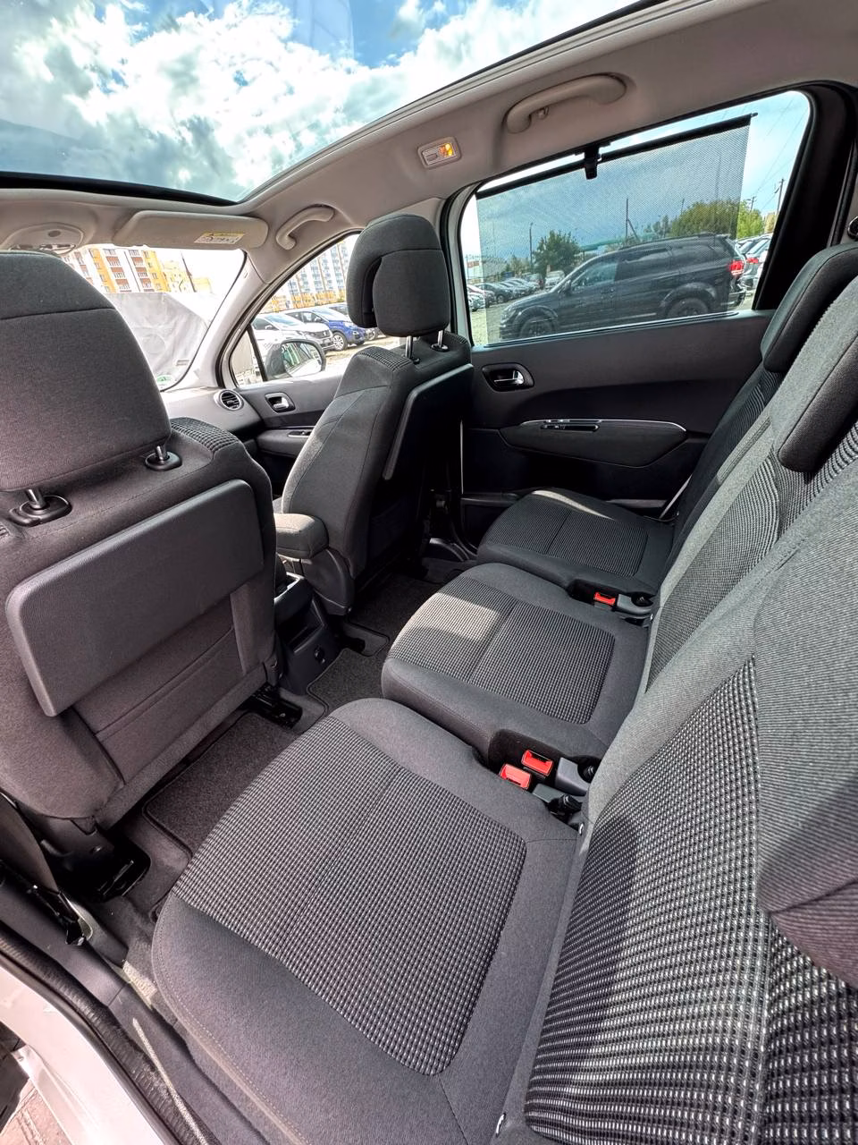Peugeot 5008 фото 11