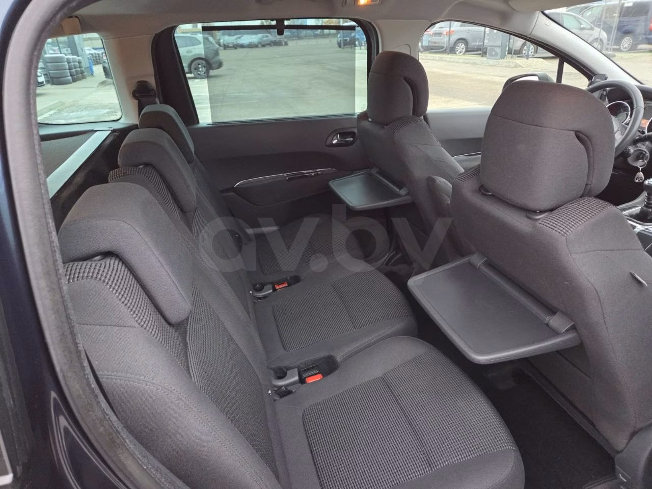 Peugeot 5008 фото 10