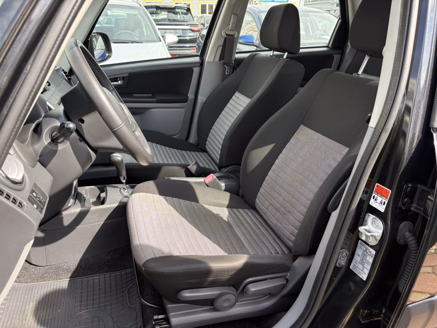 Suzuki SX4 фото 10