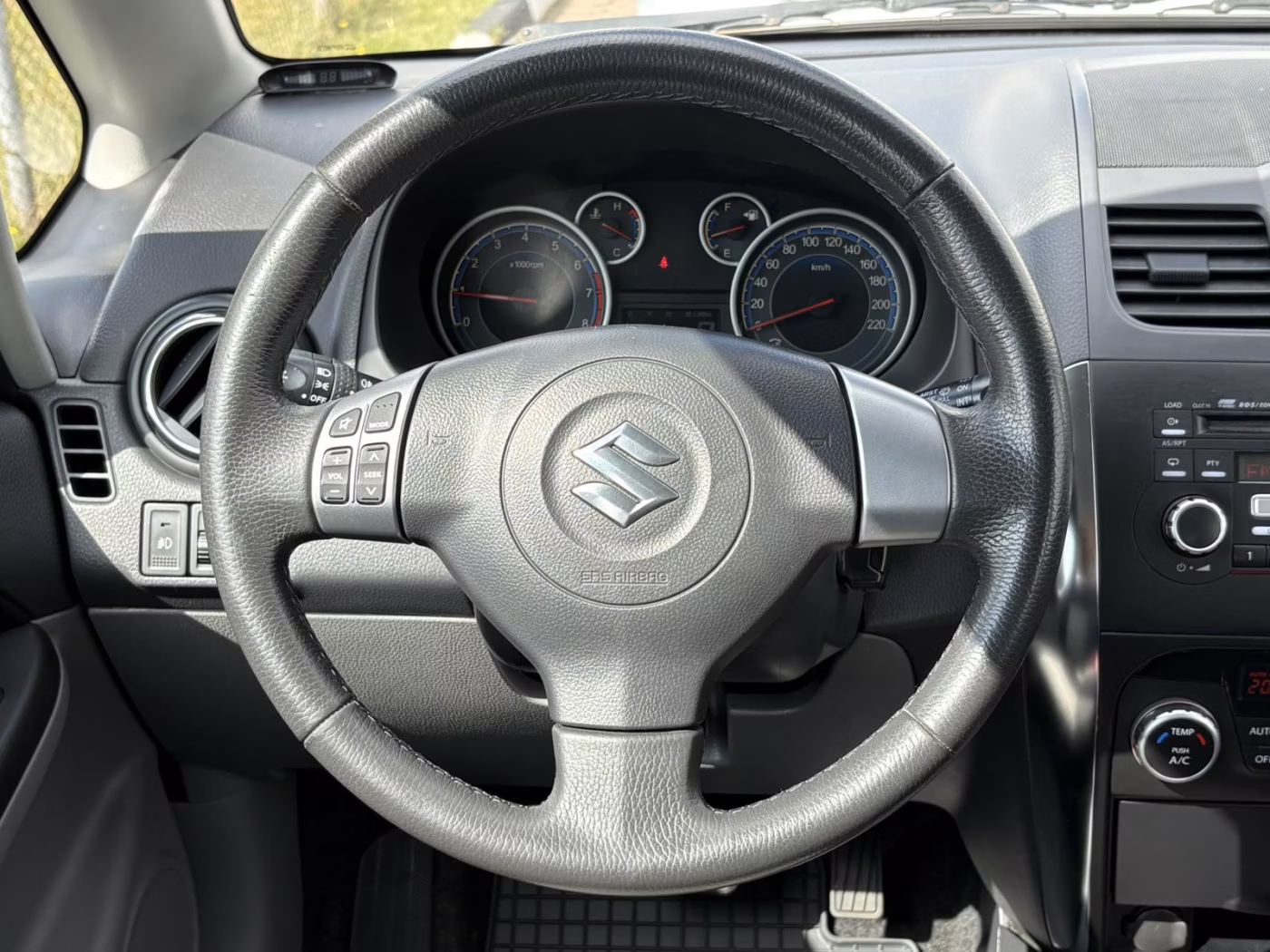 Suzuki SX4 фото 8