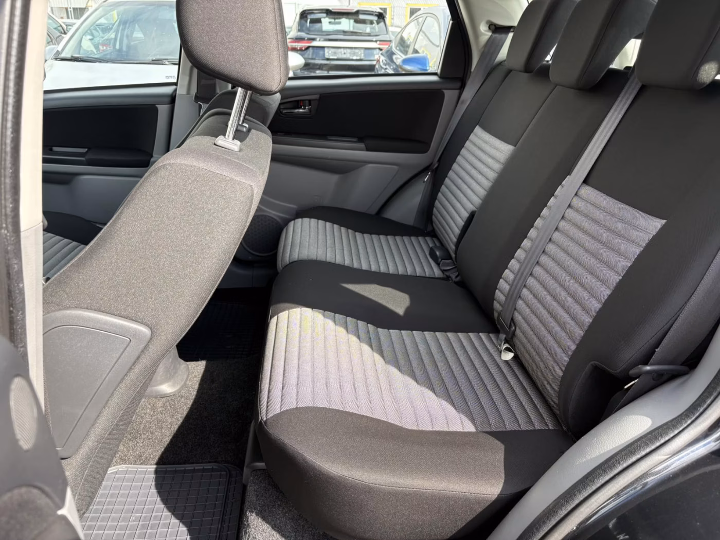 Suzuki SX4 фото 11