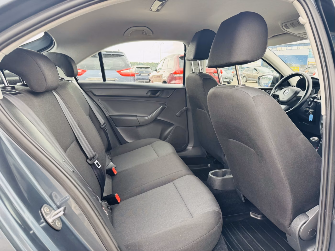 Skoda Rapid фото 8