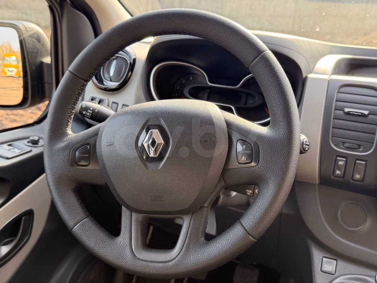 Renault Trafic фото 11