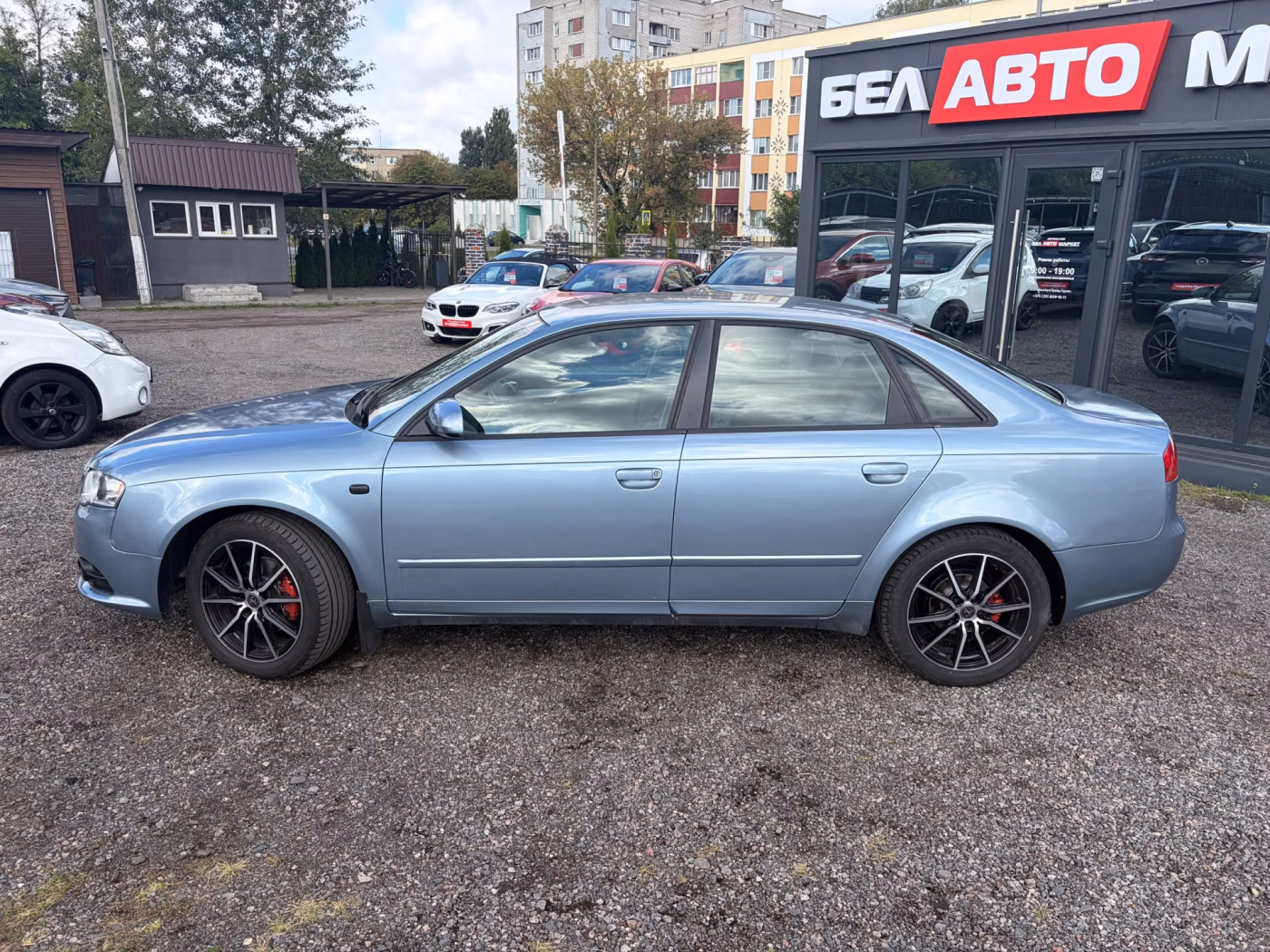 Audi A4 фото 8