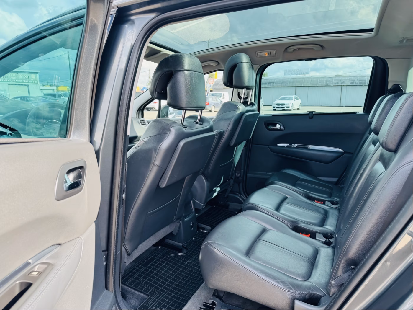 Peugeot 5008 фото 6