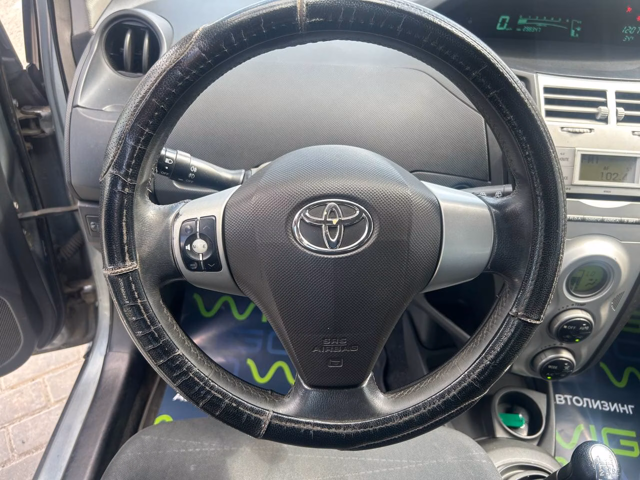 Toyota Yaris фото 10