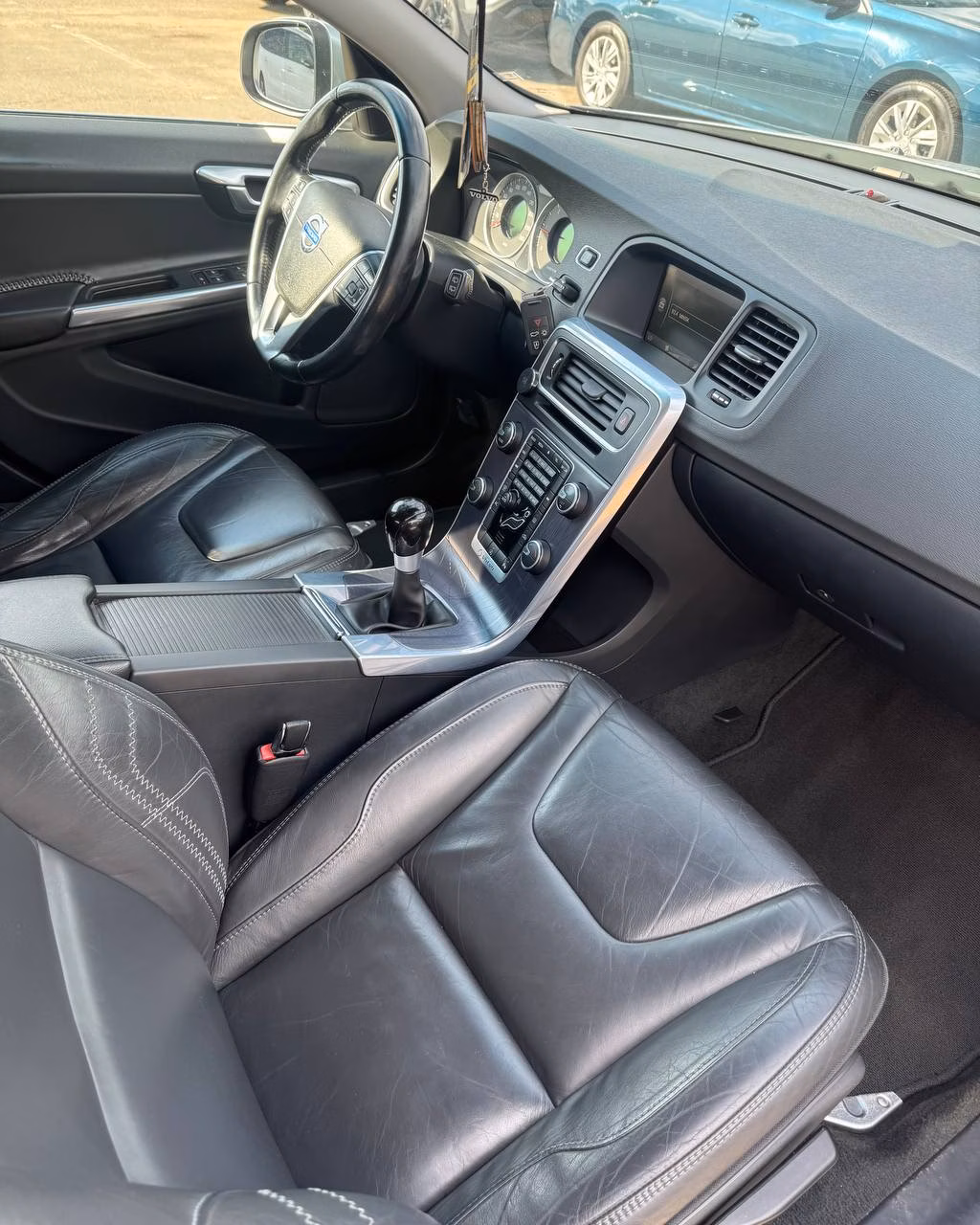 Volvo V60 фото 14