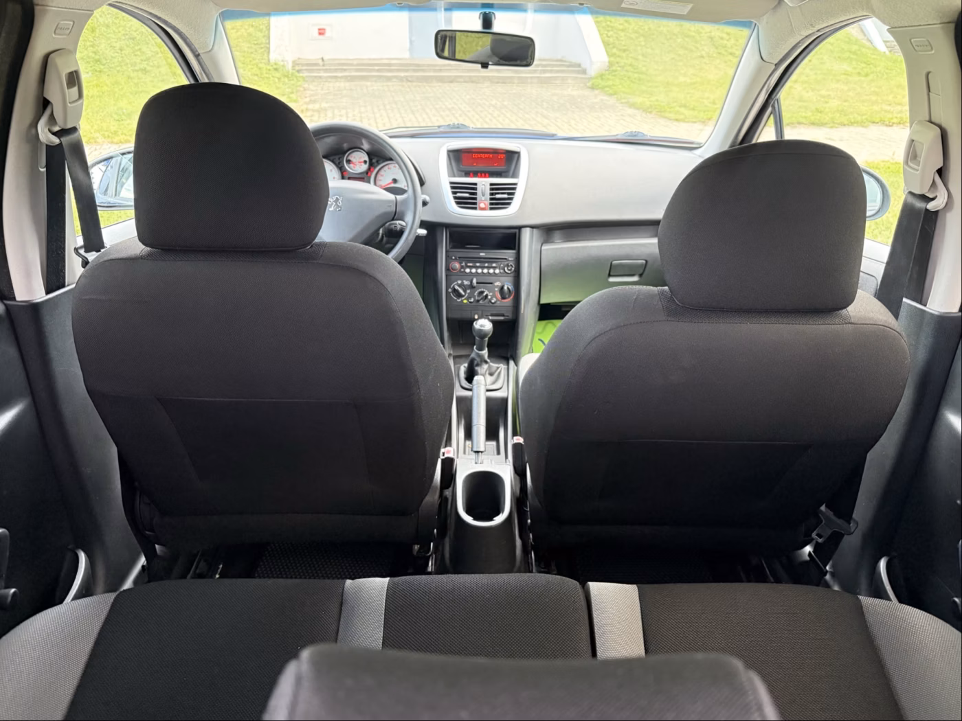Peugeot 207 фото 8