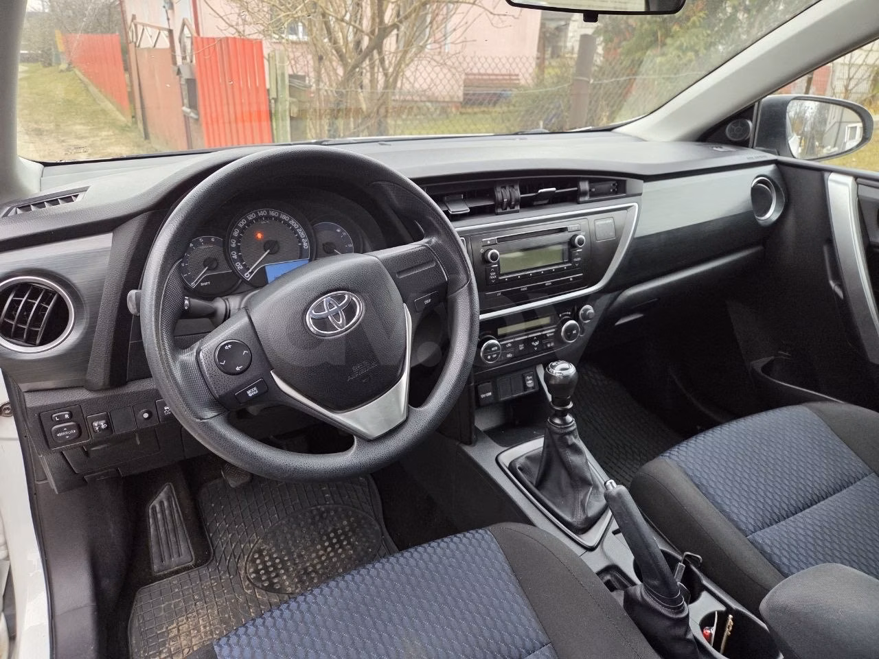 Toyota Auris фото 6