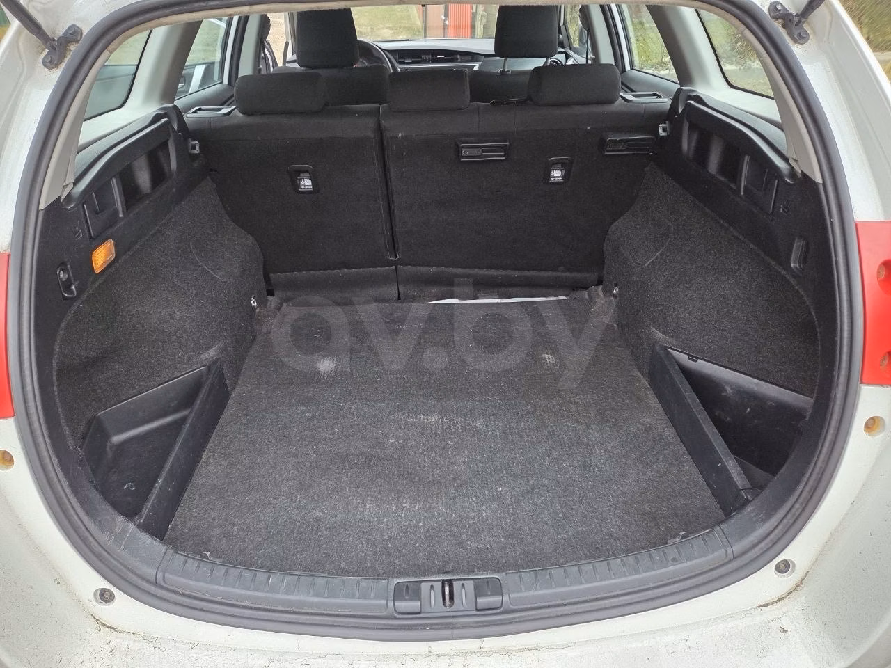 Toyota Auris фото 9