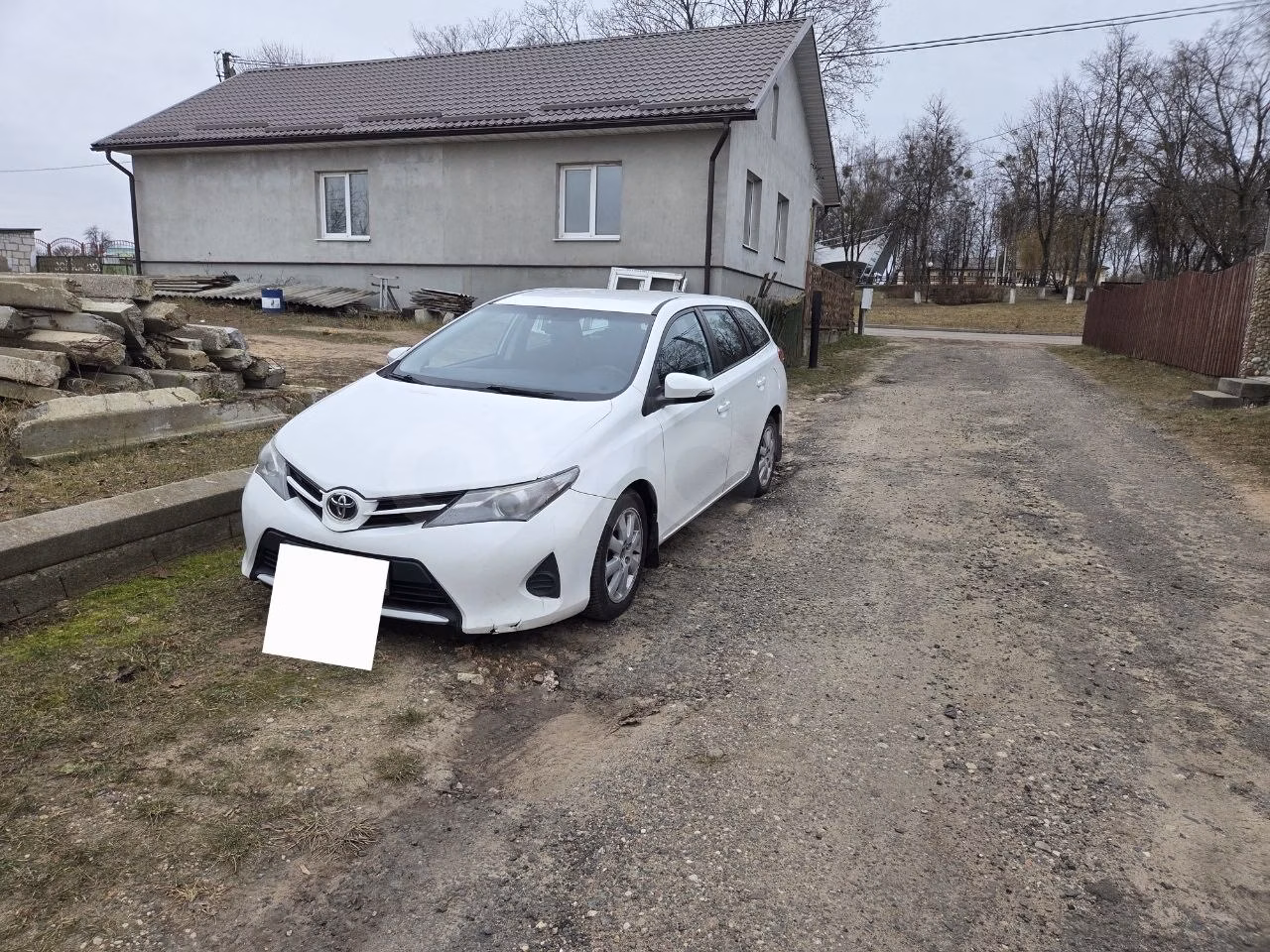 Toyota Auris фото 2