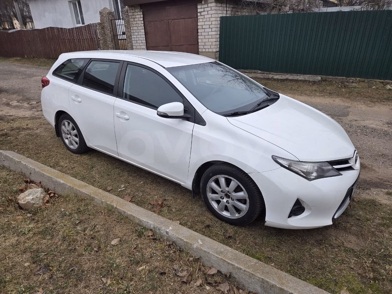 Toyota Auris фото 5