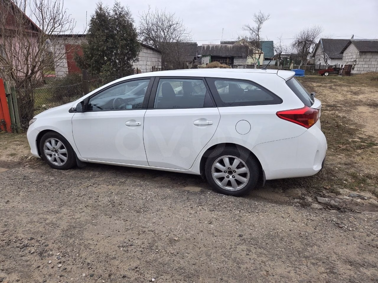 Toyota Auris фото 4