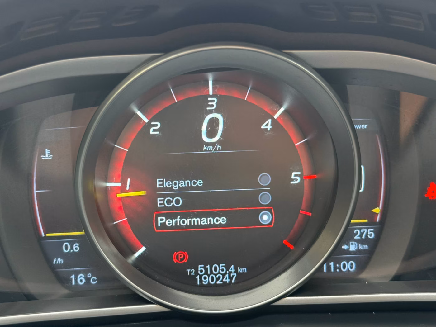 Volvo V40 фото 18