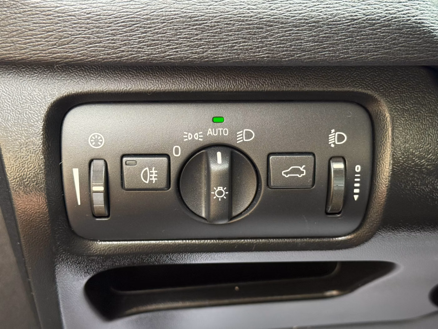 Volvo V40 фото 14