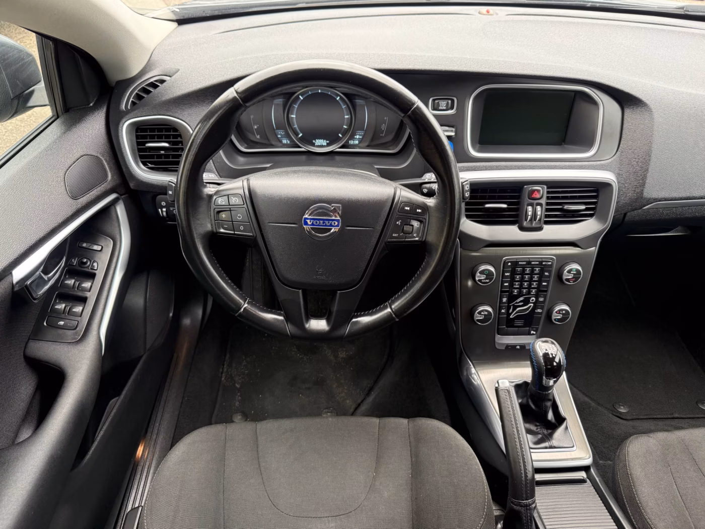 Volvo V40 фото 10