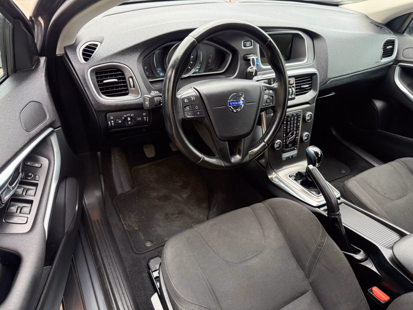 Volvo V40 фото 9