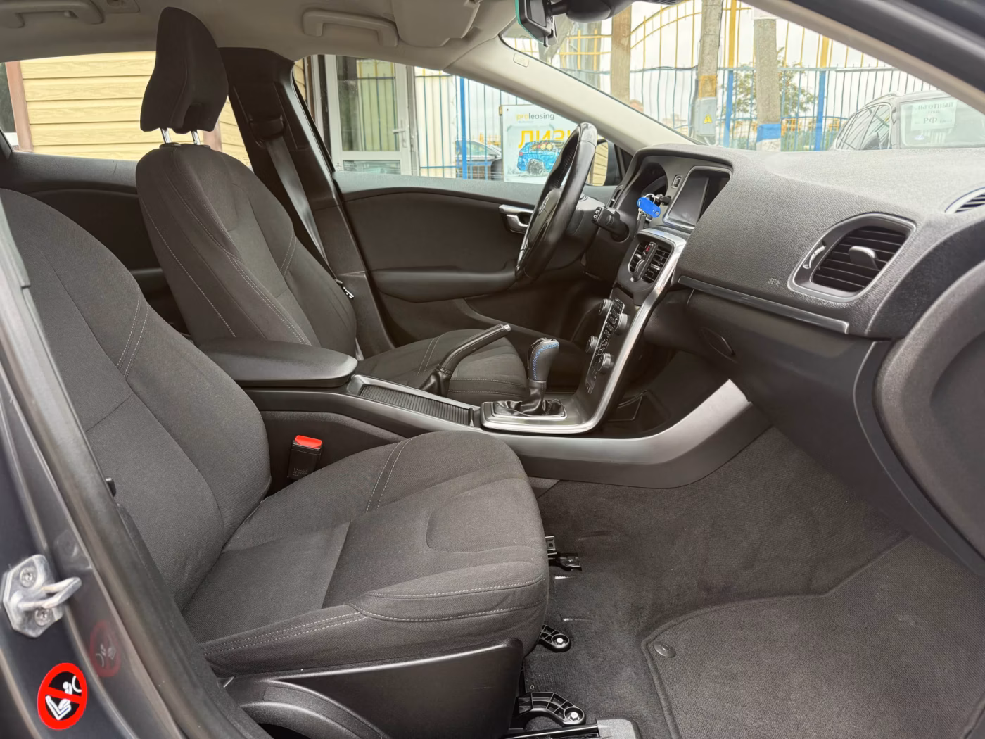 Volvo V40 фото 12