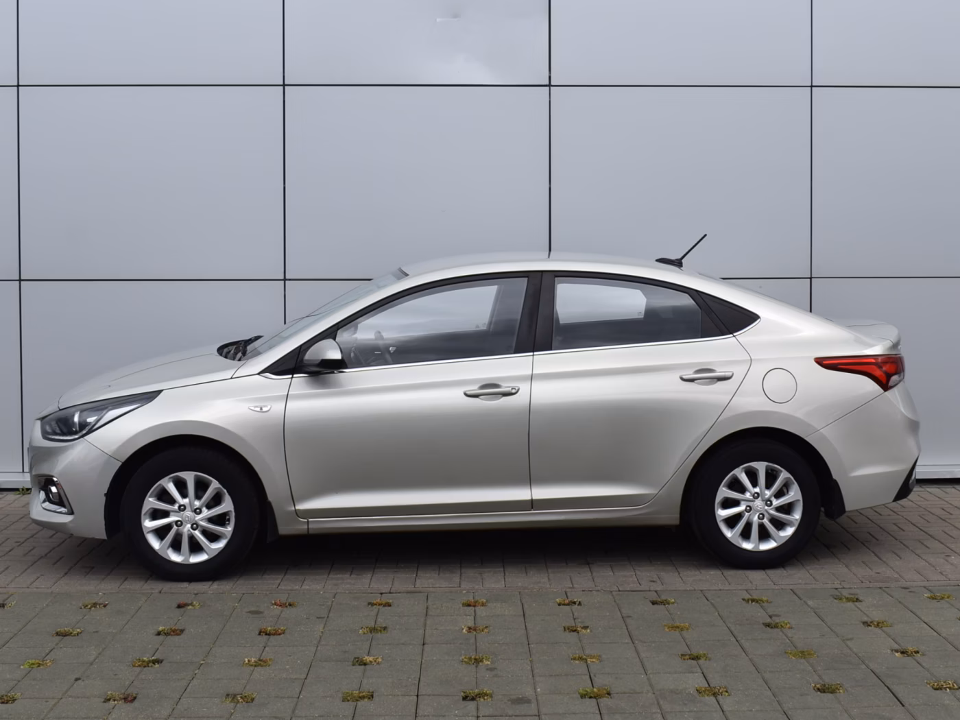Hyundai Accent фото 6