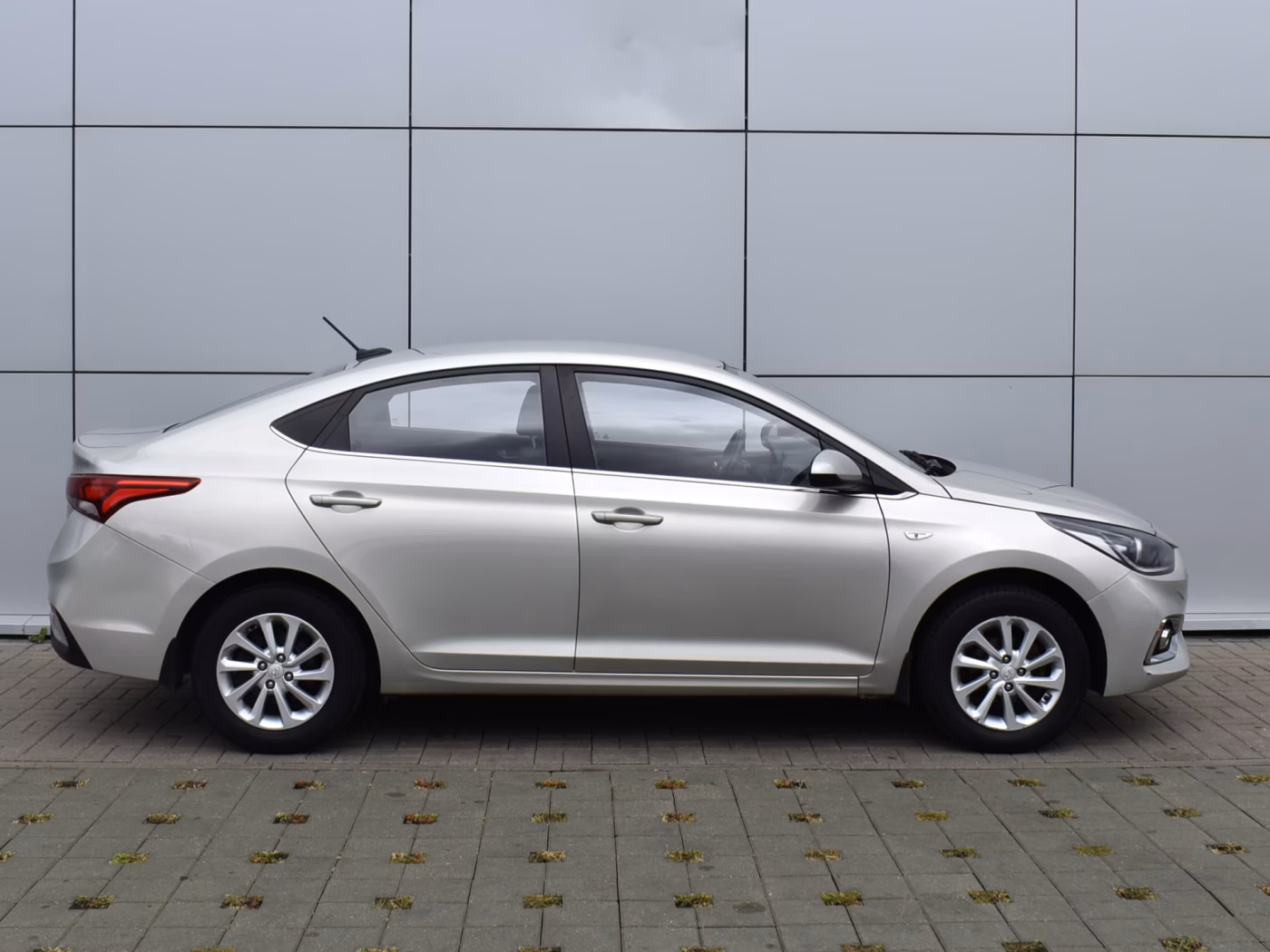 Hyundai Accent фото 3