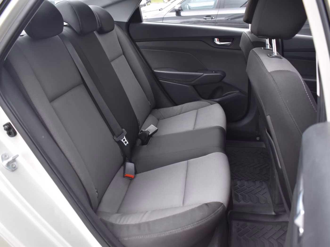 Hyundai Accent фото 11
