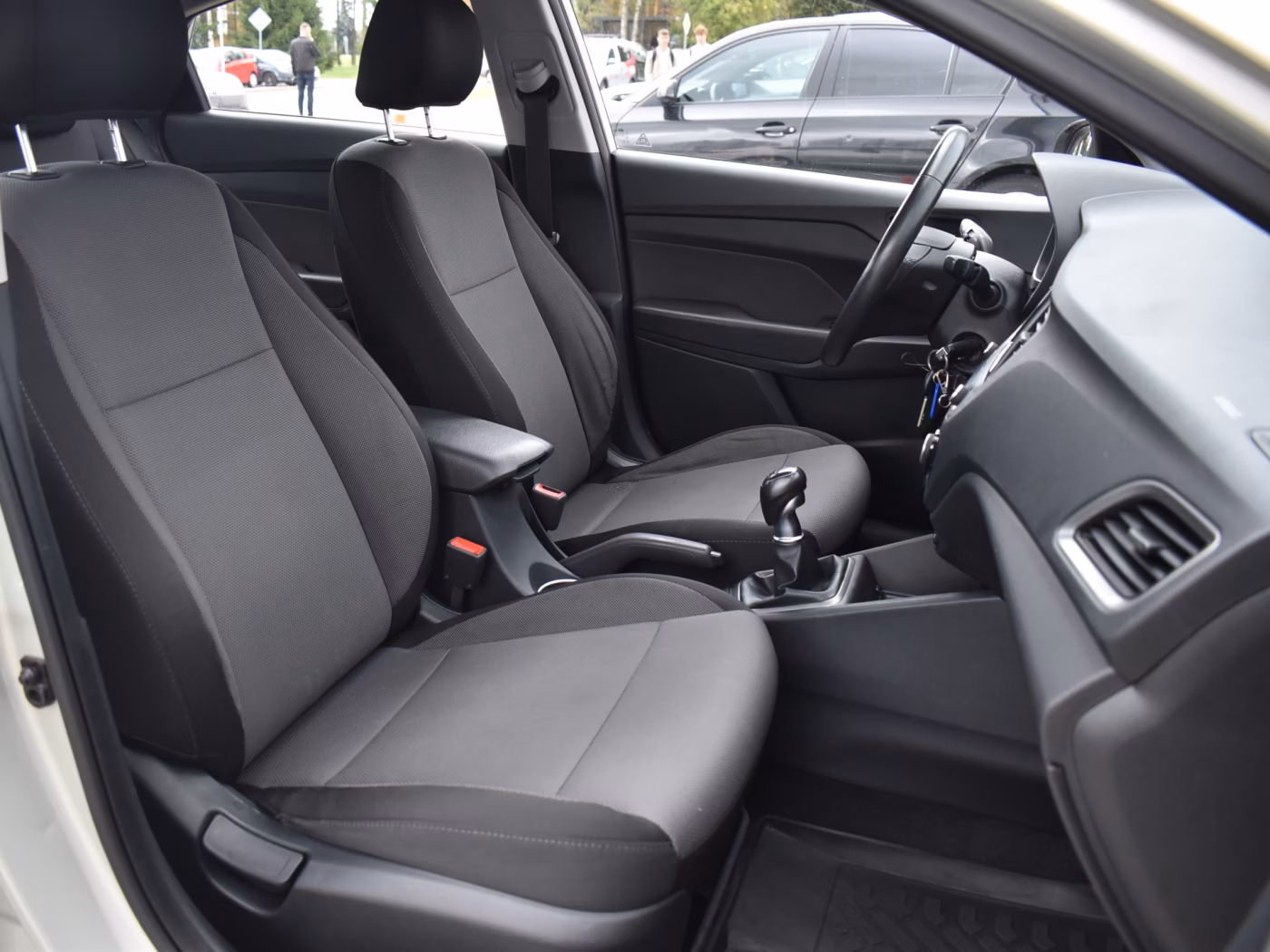 Hyundai Accent фото 10