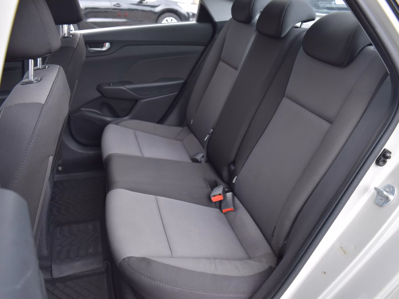 Hyundai Accent фото 8