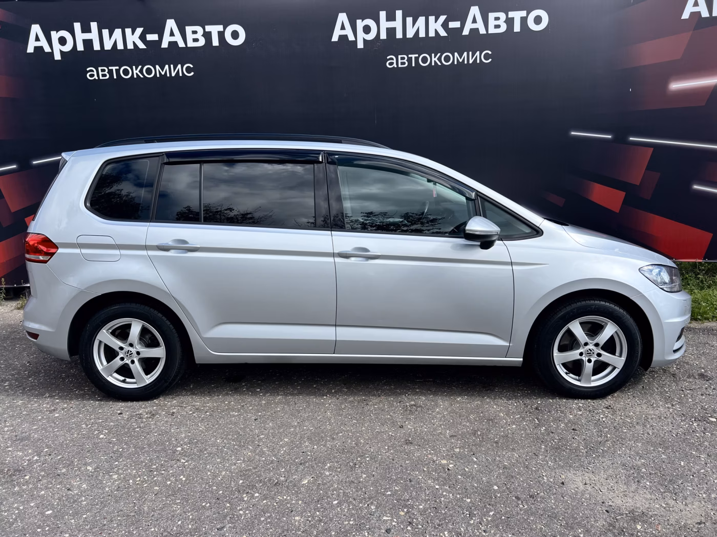 Volkswagen Touran фото 6