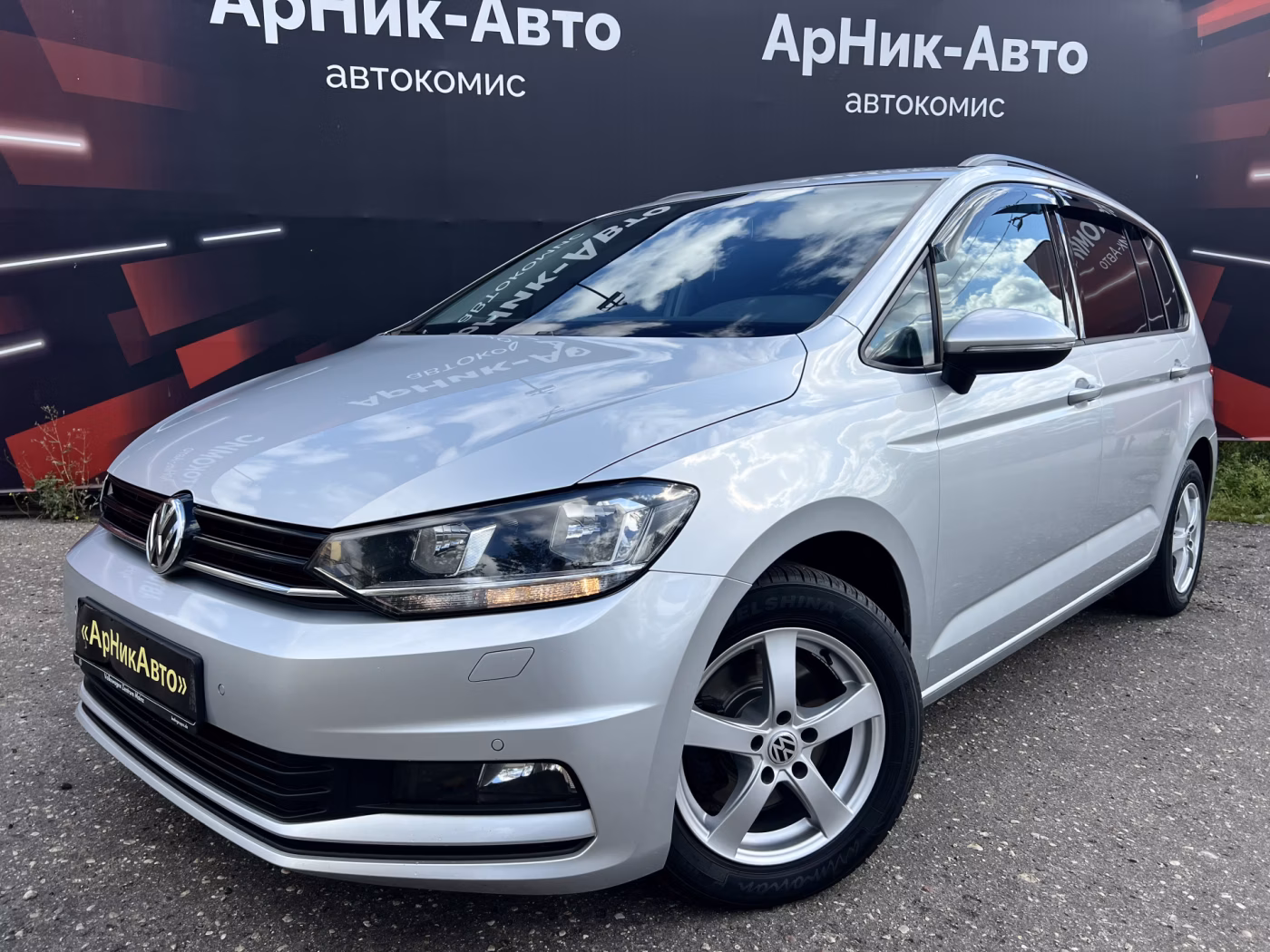 Volkswagen Touran фото 2