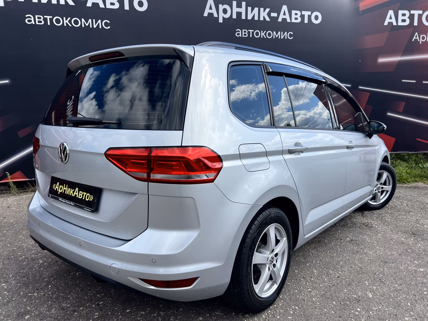 Volkswagen Touran фото 7