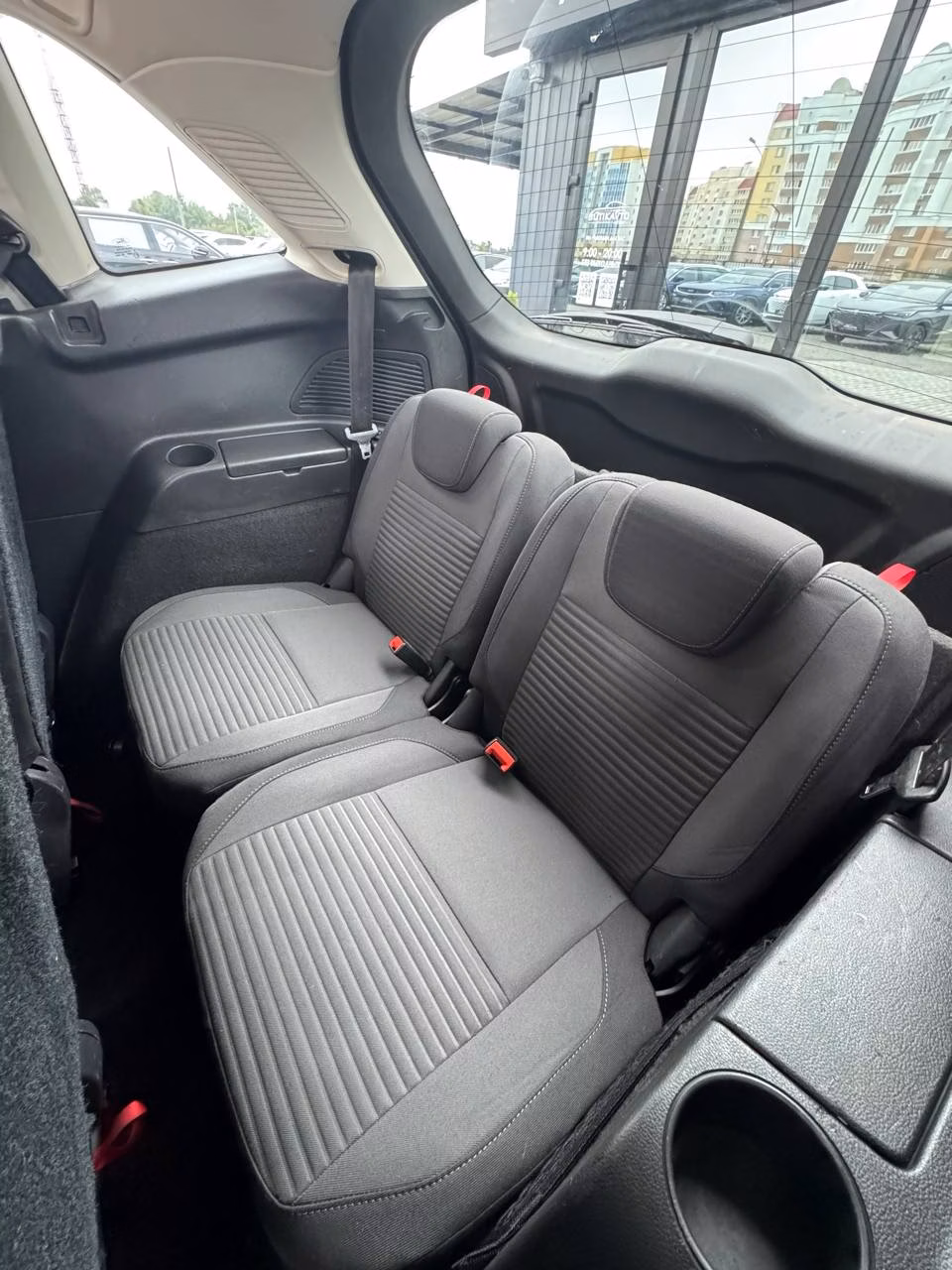 Ford Grand C-Max фото 16