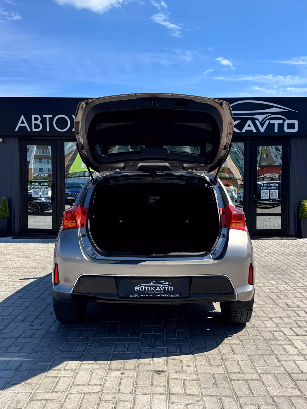 Toyota Auris фото 12